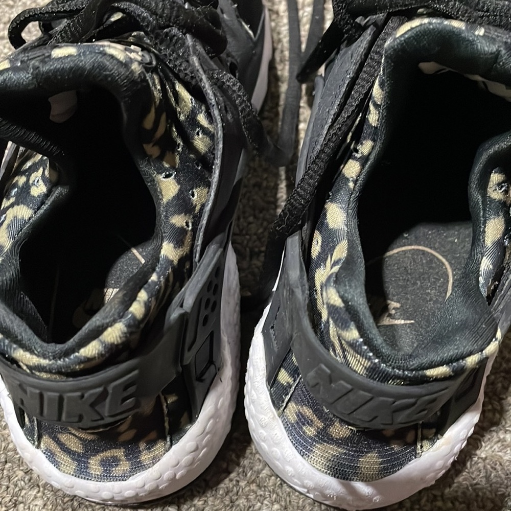 Nike - Picture 2 of 5